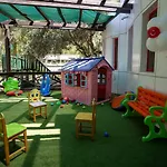 Latanya Park 4*