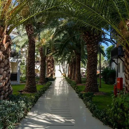 منتجع لاتانيا بارك 4*