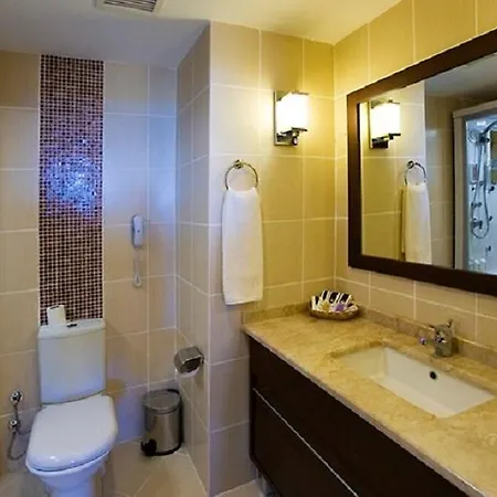 Latanya Park 4*