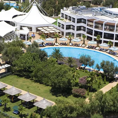 Latanya Park 4*