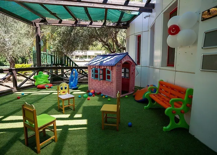 Latanya Park 4*