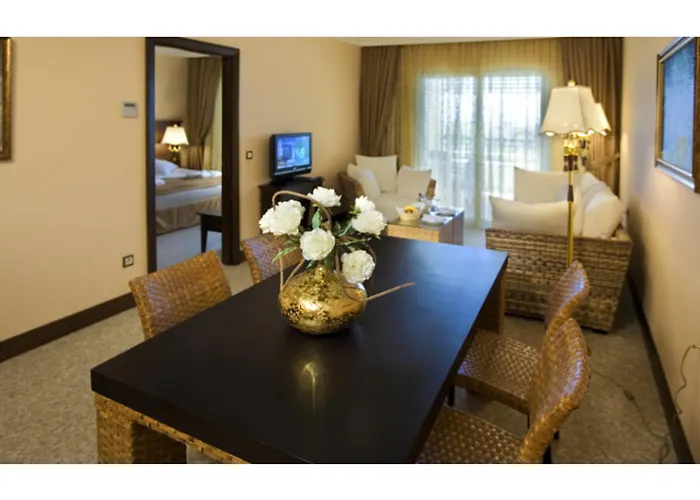 Latanya Park 4*