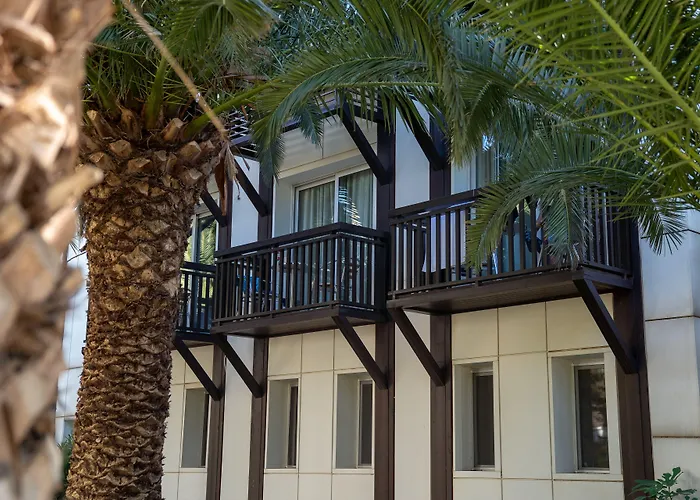 Latanya Park 4*