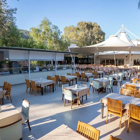 Latanya Park Θέρετρο 4*