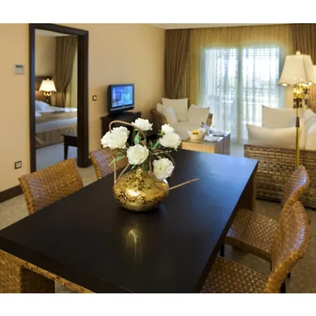 Latanya Park 4*