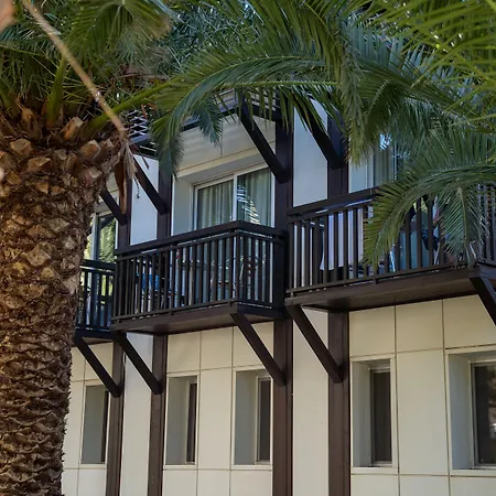Latanya Park 4*
