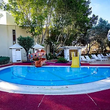 Latanya Park 4* Ялычифтлик